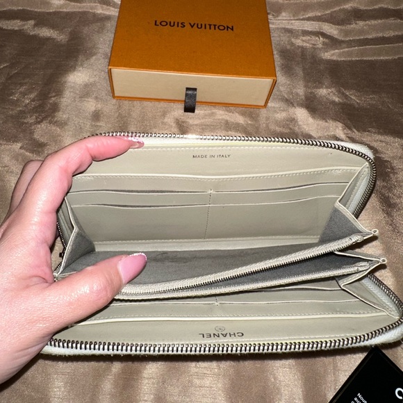 ❌SOLD❌Chanel Zip Wallet - Picture 10 of 12